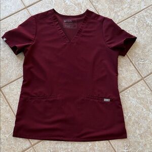 EUC Figs 3 pocket Scrub Top